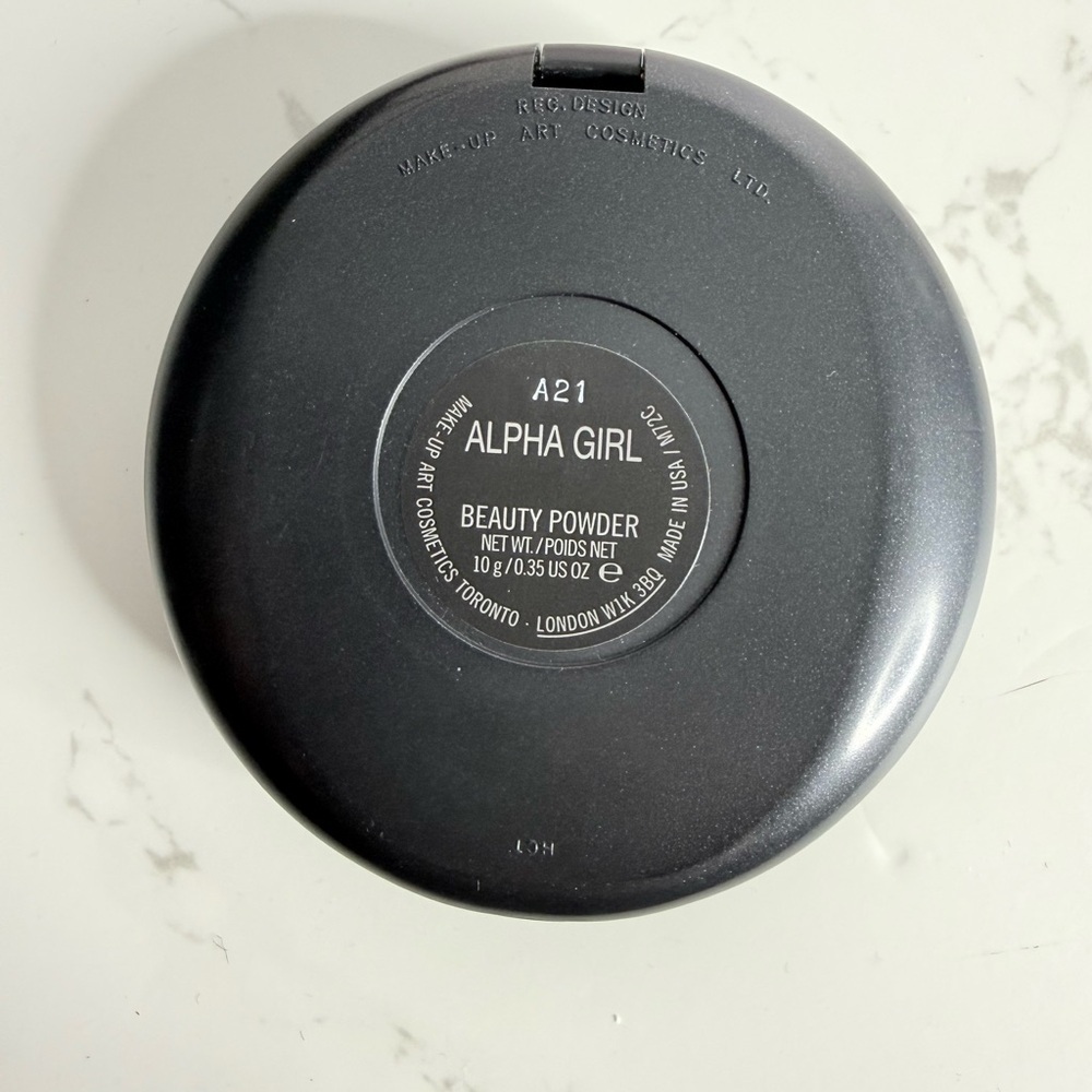 MAC Cosmetics Beauty Powder in Alpha Girl NIB - Picture 6 of 6